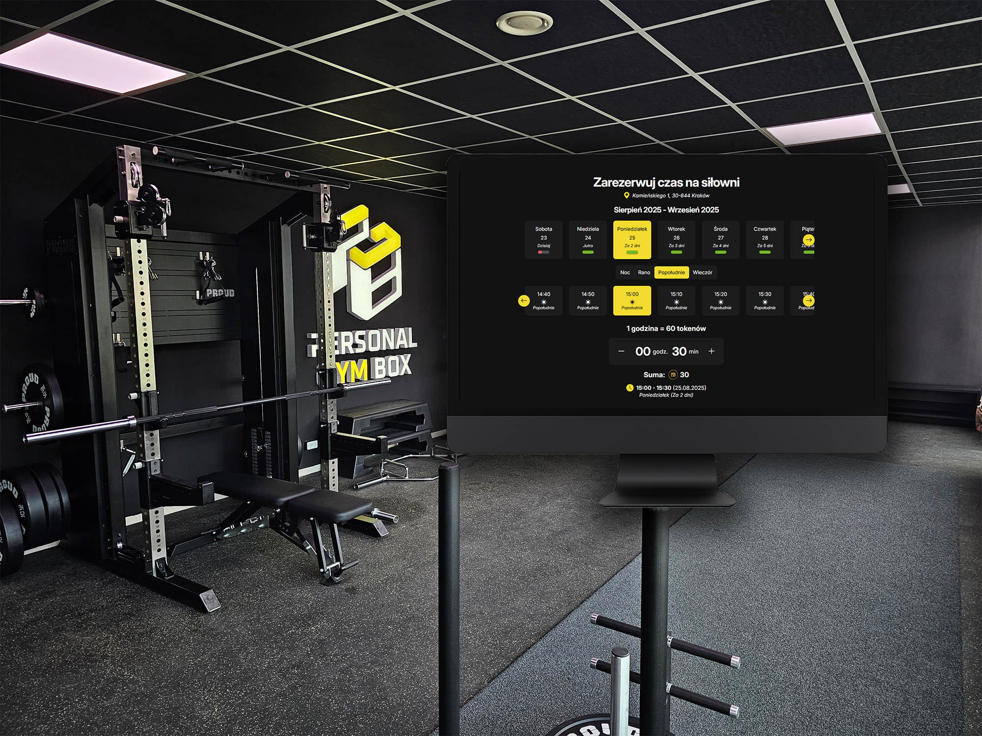 Aplikacja Personal Gym Box na tle siłowni wewnątrz